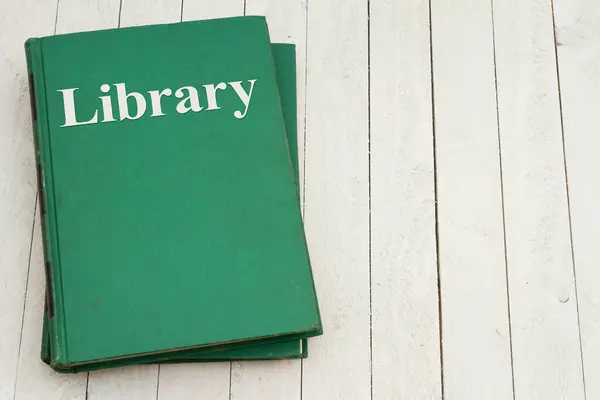 Отримання Книжок Бібліотеки Ретро Старою Зеленою Книгою Обмороженому Столі Читання Стокова Картинка