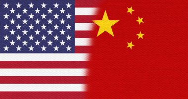 ABD bayrak yıldızları ve çizgileri ve Çin bayrak arka planı birlikte çalışma mesajınız için