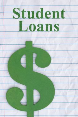 Yeşil dolar sembollü Öğrenci Kredileri kavramı ve gevşek yapraklı not defteri.