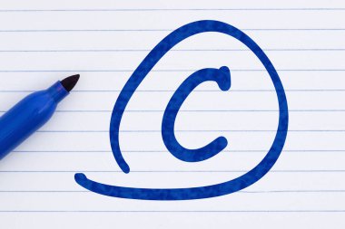 Ortalama not ortalaması C notlu ve üzerinde mavi işaret olan bir not ortalaması almak akademik ortalama okul performansını ya da orta dereceli sonucu temsil eden gevşek yapraklı defter kağıdına hükmetti.