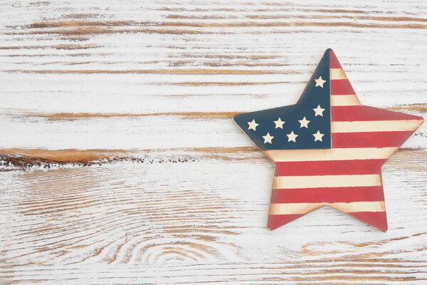 Retro USA красная, белая и синяя звезда и полоски звезда на смачиваемом дереве Американский фон с пространством для вашей США или патриотическое послание