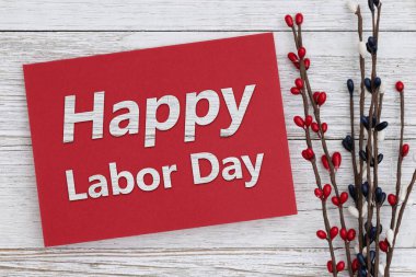 Amerikan işçilerini ve ulusal gururu kutlamak için kırmızı, beyaz ve mavi böğürtlenli İşçi Bayramı Kartınız kutlu olsun.