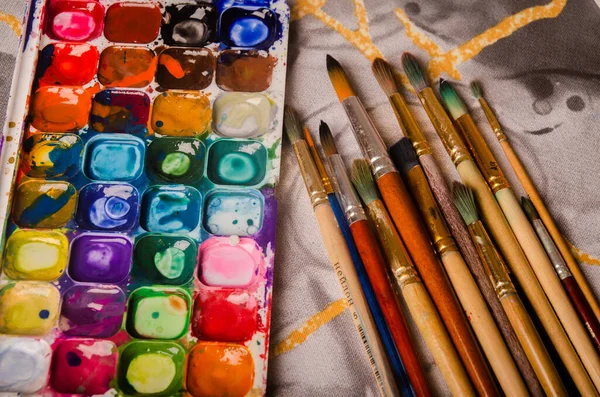 Χρώματα Και Πινέλα Για Ζωγραφική Παιδική Δημιουργικότητα Μάθηση Χαρά Τέχνη — Φωτογραφία Αρχείου
