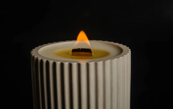 Свеча Цветочном Горшке Черном Фоне Высокое Качество Фото — стоковое фото