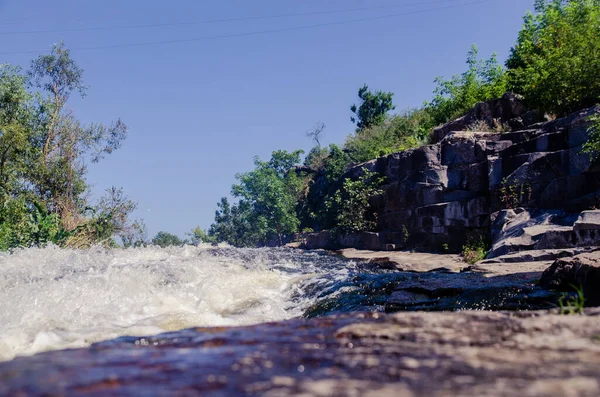 Река Посреди Красивого Каньона Высококачественные Кадры Летом — стоковое фото