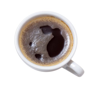 Beyaz izole edilmiş arka planda çay tabağı üzerine beyaz porselen kahve. Üst görünüm.