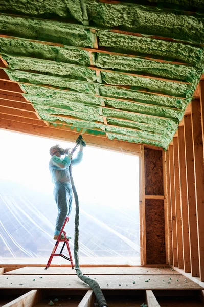 Male Builder Insulating Wooden Frame House Man Worker Spraying Polyurethane — Zdjęcie stockowe