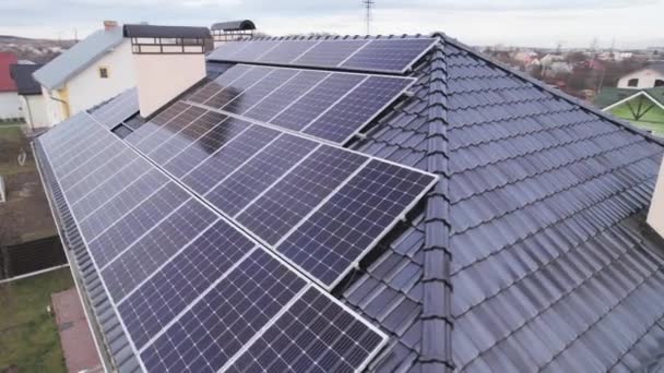 Video Záběry Solárních Panelových Modulů Pro Výrobu Elektřiny Prostřednictvím Fotovoltaického — Stock video