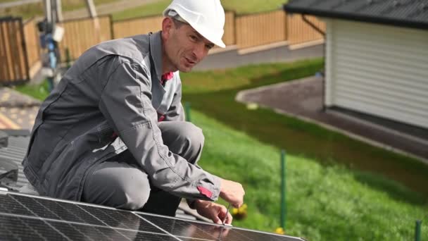 Man Technician Mounting Photovoltaic Solar Panels Roof House Engineer Helmet — Stock Video