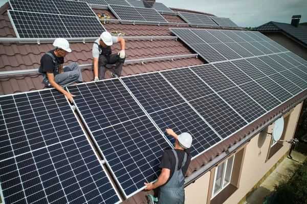 Men Technicians Mounting Photovoltaic Solar Moduls Roof House Workers Helmets — Stock Photo, Image