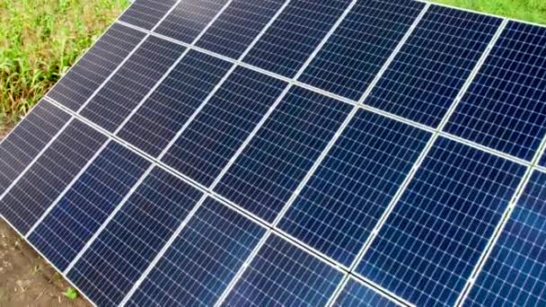 Tarlalardaki Ekoloji Güneş Enerjisi Santrali Panelleri Yeşil Enerji Kavramı Elektriksel — Stok video