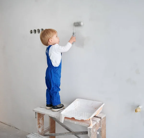 Little Boy Construction Worker Painting Wall Apartment Renovation Adorable Kid — Stock Fotó
