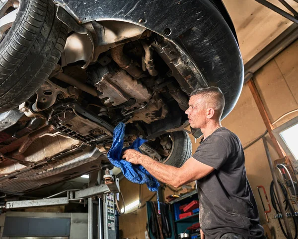 Repairman Worker Repairing Car Holding Rag Wiping Strong Hardworking Man — Stock Photo, Image