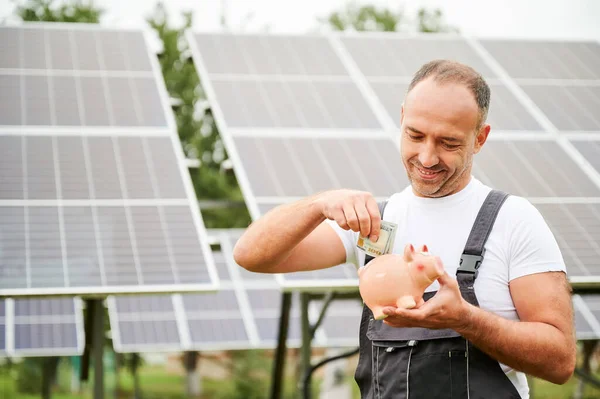 Férfi Felnőtt Aki Befektetett Jövőbe Tudós Ember Alternatív Energiaforrásokba Fektet — Stock Fotó
