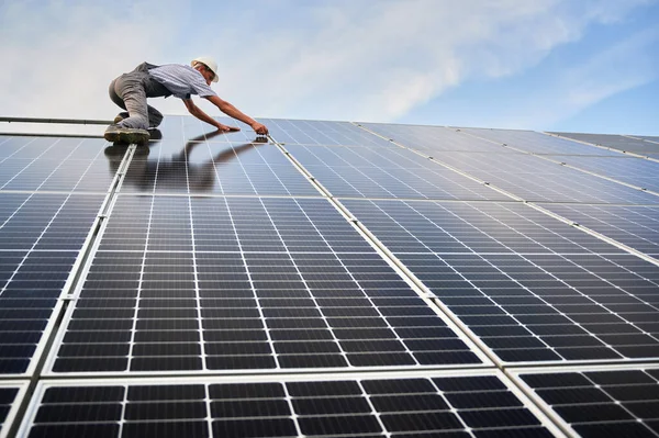Male Worker Installing Photovoltaic Solar Panel System Outdoors Man Engineer — Stock Photo, Image