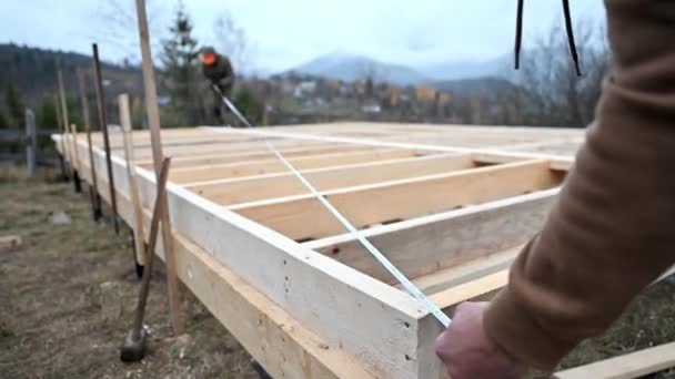Man Worker Building Wooden Frame House Pile Foundation Close Carpenter — Stockvideo