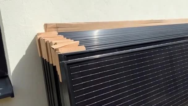 Close Novos Painéis Solares Com Cantos Papelão Proteção Pronto Para — Vídeo de Stock