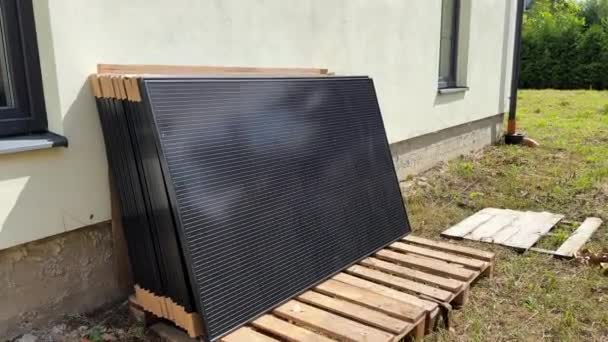 Montón Nuevos Paneles Solares Con Cartón Protector Listos Para Instalación — Vídeos de Stock