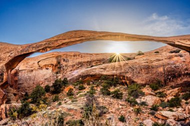 Renkli Peyzaj Kemeri Gün batımı Öğleden Sonra Şeytanlar Bahçesi Kemer Ulusal Parkı Moab Utah ABD Güneybatı 