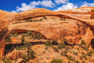 Renkli Peyzaj Kaya Kanyonu Arches Ulusal Parkı Moab Utah ABD Güneybatı Dünyanın en uzun ve ince kemeri.