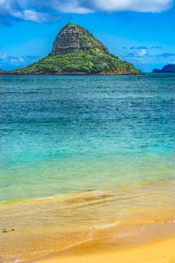 Renkli Çinlinin Şapkası Mokolil Adası Plajı Kaneohe Körfezi Kualoa Bölgesel Parkı Kuzey Kıyısı Oahu Hawaii