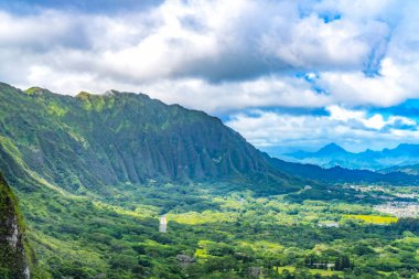 Renkli Nuuanu Pali Görünümü Yeşil Koolau Dağları Oahu Hawaii Bölgesi 1958 Kanlı Nuuanu Savaşı Kamehameha I 'yi Kuzeydoğu Oahu' ya bakan Kral yaptı 