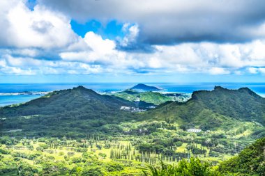 Renkli Kailua Şehri Nuuanu Pali Görünümü Yeşil Koolau Dağları Oahu Hawaii 1958 yapımı Windward Kuzeydoğu Oahu 