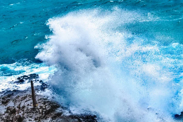 Красочные Халона Лава Blowhole Halona Point Оаху Гавайские Волны Ролл — стоковое фото