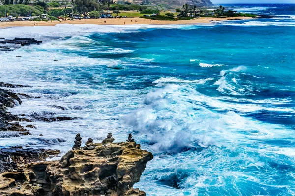 Coloridos Cairns Rock Piles Ocean Sandy Beach Honolulu Oahu Hawaii —  Fotos de Stock