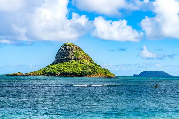 Renkli Çinli Şapkalı Mokolil Adası Kaneohe Körfezi Kualoa Bölgesel Parkı — Stok fotoğraf