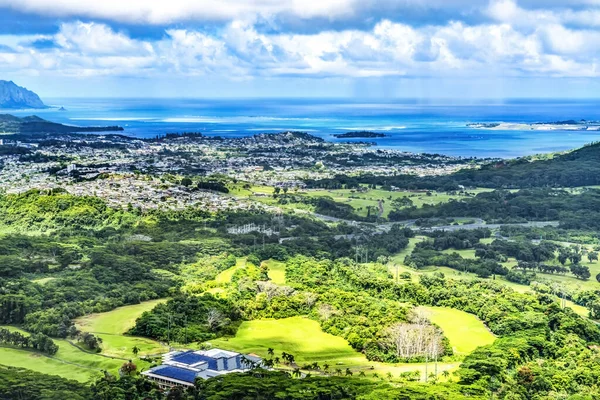 Renkli Kaneohe Şehri Körfezi Nuuanu Pali Görünümü Yeşil Koolau Dağları — Stok fotoğraf