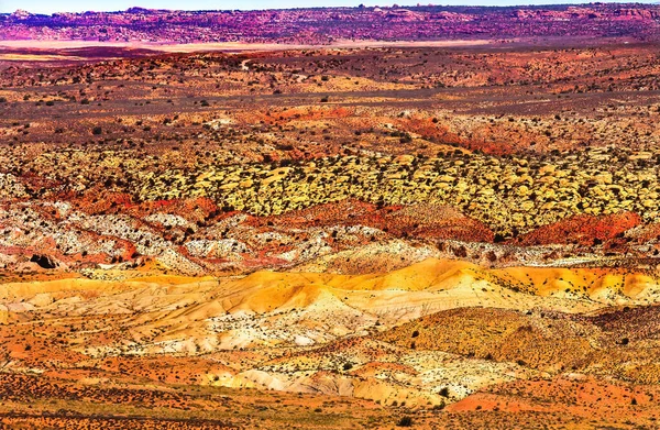 カラフルな塗装砂漠黄砂オレンジ砂岩赤火炉アーチ国立公園モアブユタ州南西部 — ストック写真
