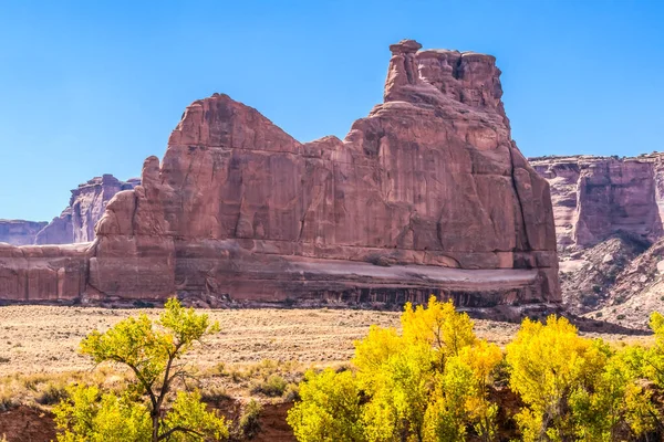 Autumn Yellow Leaves Tower Babel Rock Formation Canyon Arches National — Stock fotografie