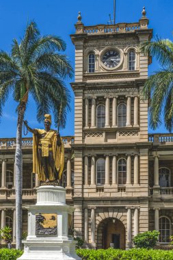 Kral Kamehameha 1. Anayasa Mahkemesi Binası Honolulu Oahu Hawaii Kralı Hawaii Krallığı 'nı kurdu. Hawaii adalarını 1883' te Aliiolani Hale Binası 'nın Thomas Gould Front' u tarafından birleştirdi.