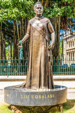 Honolulu, Hawaii - 21 Nisan 2022 Hawaii Kraliçesi Liliuokalani Heykeli Iolani Sarayı Honolulu Oahu Hawaii Son Hawaii Hükümdarı 1877 'den 1982' ye kadar Marianna Pineda tarafından dikildi.