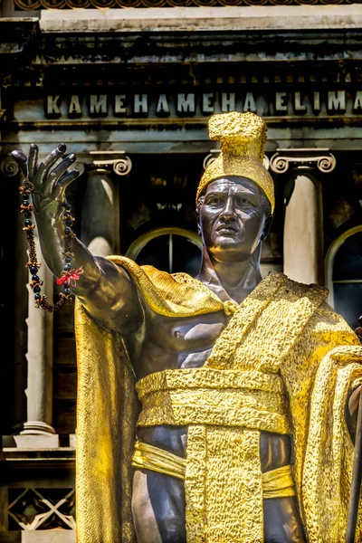 Король Камеамеа Статуя Здания Верховного Суда Штата Гонолулу Оаху Гавайи — стоковое фото