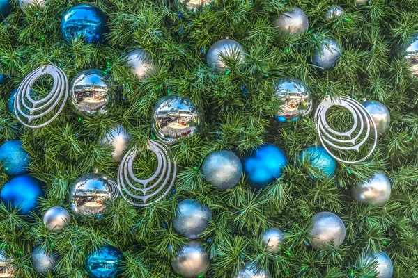 Colorido Azul Blanco Árbol Navidad Luces Decoraciones Adornos Bolas Bombillas —  Fotos de Stock