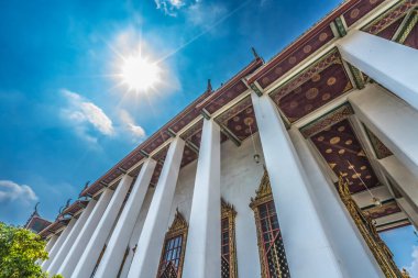 Bright Sun Loha Prasat Metal Kalesi Budist Tapınağı Wat Ratchanaddaram Worawihan Bangkok Tayland. 1846 yapımı.. 