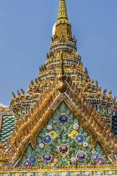 瓷瓷花门塔塔台塔台塔台泰国曼谷大殿 从1782年到1925年 王宫是泰国金陵的故乡 — 图库照片