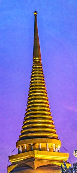 Färgglada Sunset Stupa Tower Old Temple Upplyst Grand Palace Bangkok — Stockfoto