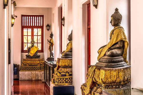 Buddha Statuen Loha Prasat Hall Metallburg Buddhistischer Tempel Wat Ratchanaddaram — Stockfoto