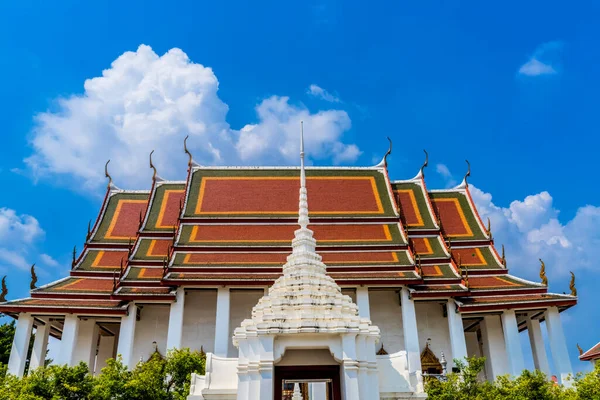 White Gate Main Hall Buddhist Temple Wat Ratchanaddaram Worawihan Bangkok — Foto de Stock