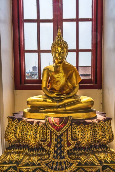 Golden Buddha Loha Prasat Metal Castlle Buddista Tempio Wat Ratchanaddaram — Foto Stock