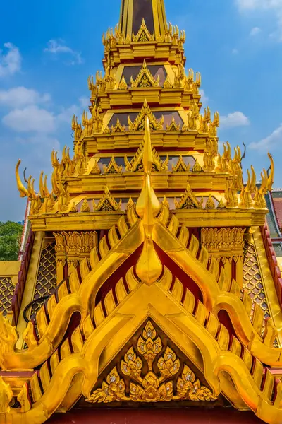 Ornate Spire Cllose Loha Prasat Castillo Metal Templo Budista Wat — Foto de Stock