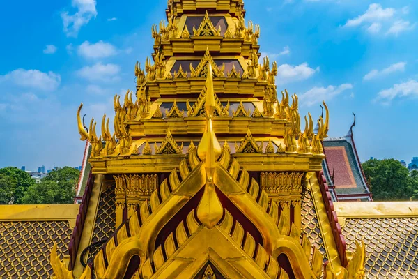 Ornate Spire Close Loha Prasat Metal Castle Buddhist Temple Wat — Fotografia de Stock