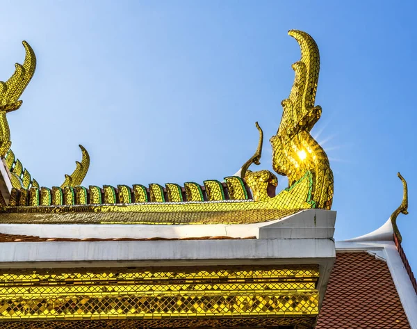 Golden Roof Dekorace Pavilon Zavřít Detaily Buddhistický Chrám Wat Ratchanaddaram — Stock fotografie