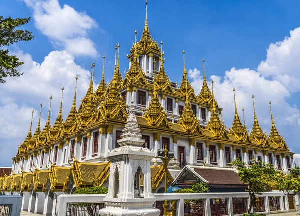 Loha Prasat Metal Kalesi Budist Tapınağı Wat Ratchanaddaram Worawihan Bangkok — Stok fotoğraf