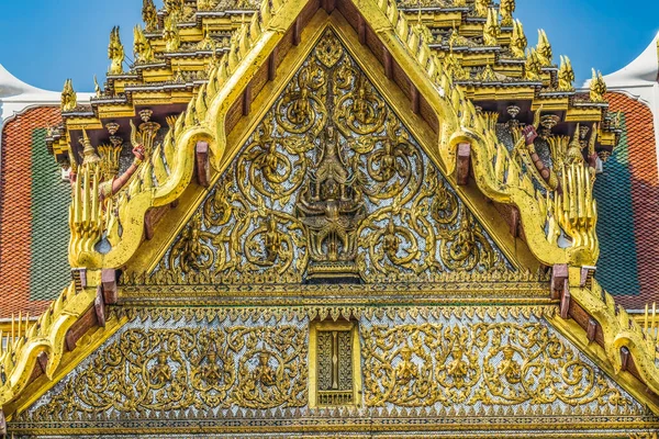 泰国曼谷加鲁达佛塔大殿 Garuda是泰国王室和政府的象征 — 图库照片
