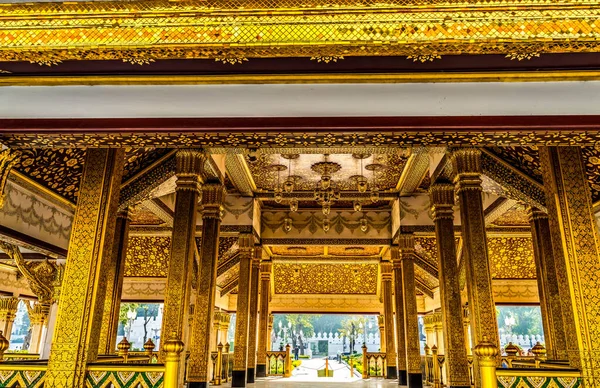 Pabellón Oro Detalles Buddhist Temple Wat Ratchanaddaram Worawihan Bangkok Tailandia — Foto de Stock