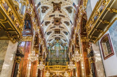 Jasna Gora, Polonya - 25 Nisan 2023 Back Organ Jasna Gora Yeni Siyah Madonna Evi Czestochowy Polonya. Siyah Madonna, M.S. 326 yılında keşfedilen bir Polonya sembolüdür..